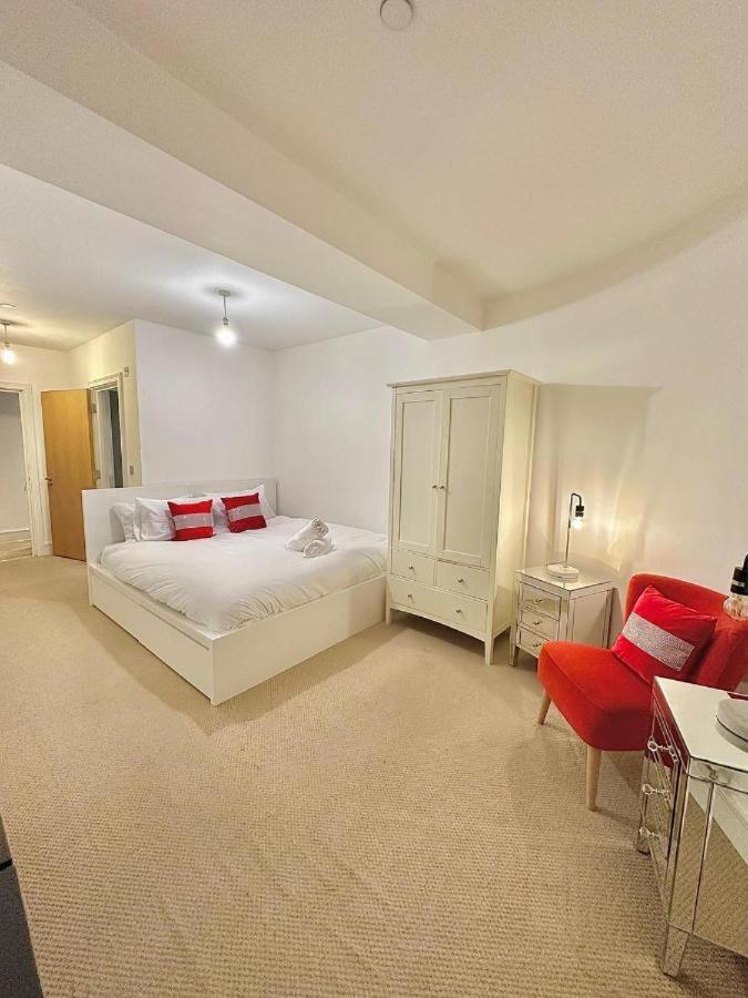 Large Flat In Tower Bridge F3 * Londen